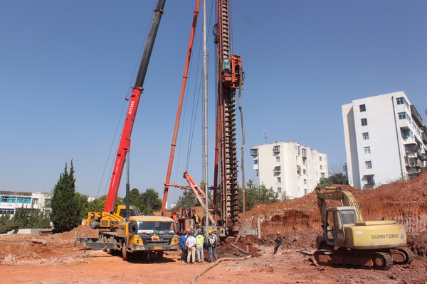 安寧市昆鋼第一中學改擴建項目工程樁施工開始