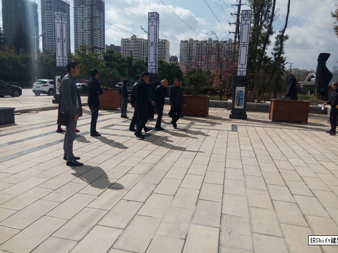 寧湖新城管委會王副主任組織相關(guān)領(lǐng)導到我司監(jiān)理的安寧市寧湖公園及寧湖濕地公園視察