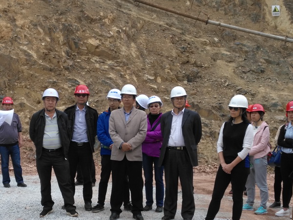 昆明市水務(wù)系統(tǒng)2017年度安全生產(chǎn)學(xué)習(xí)團(tuán)隊(duì)到我司監(jiān)理的小營(yíng)水庫(kù)擴(kuò)建項(xiàng)目參觀(guān)