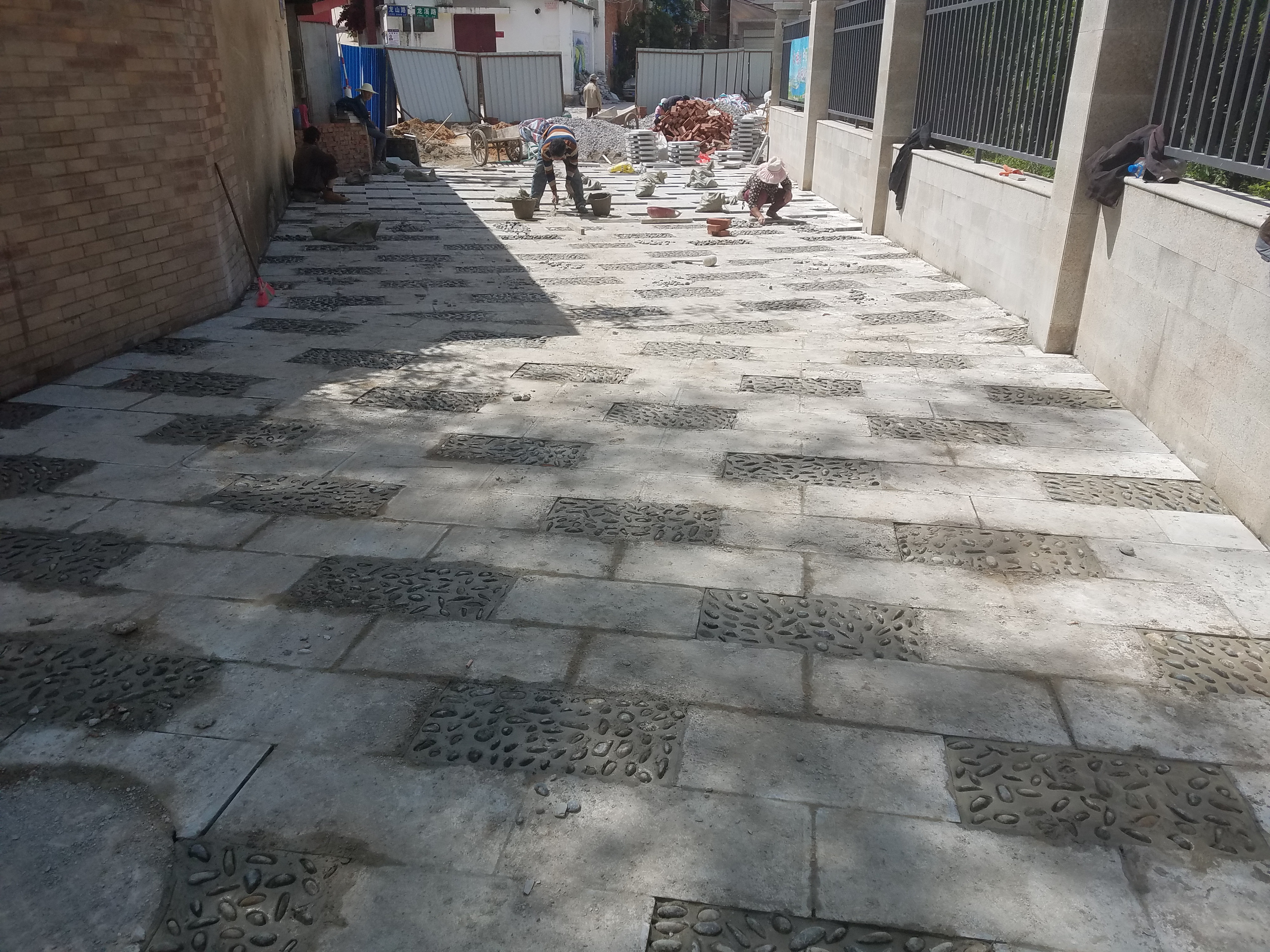 溫泉創(chuàng)建文明城市龍溪路段改造項目