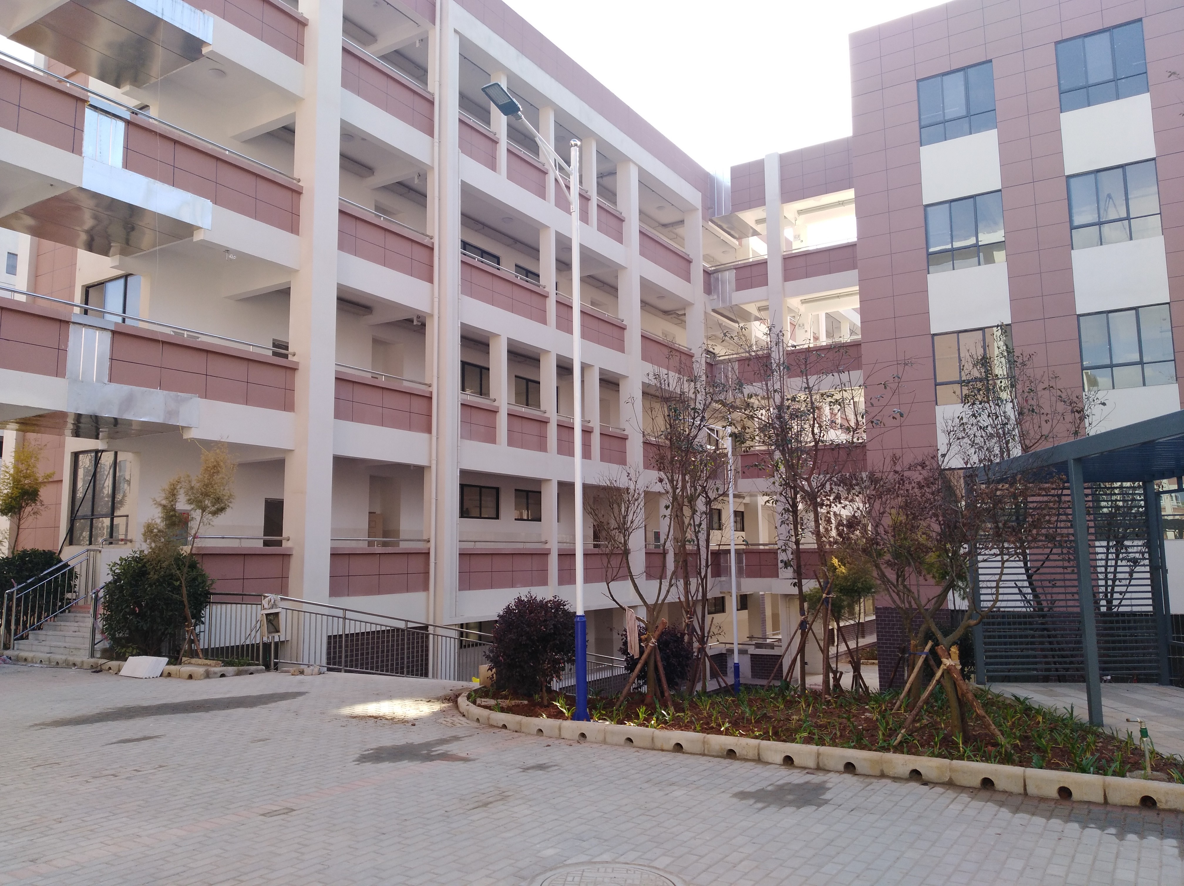 安寧市實(shí)驗(yàn)學(xué)校石江校區(qū)（二、三標(biāo)段）竣工驗(yàn)收