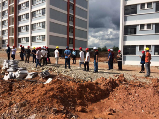 云南省教育廳組織有關(guān)高校基建部門工作人員到我公司監(jiān)理的云南工藝美術(shù)學(xué)校新校區(qū)建設(shè)項目學(xué)習(xí)交流