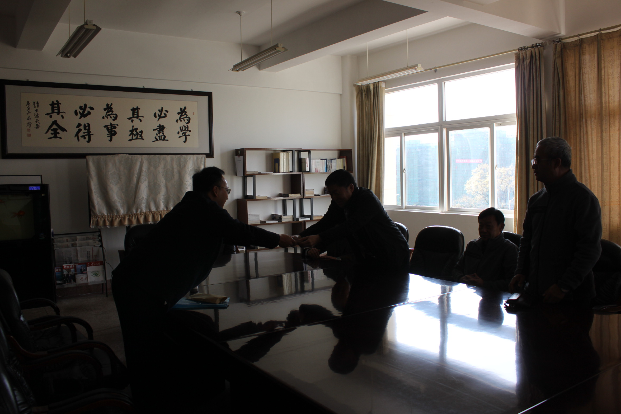 公司對安寧中學、祿脿中學進行2019年度愛心助學捐贈