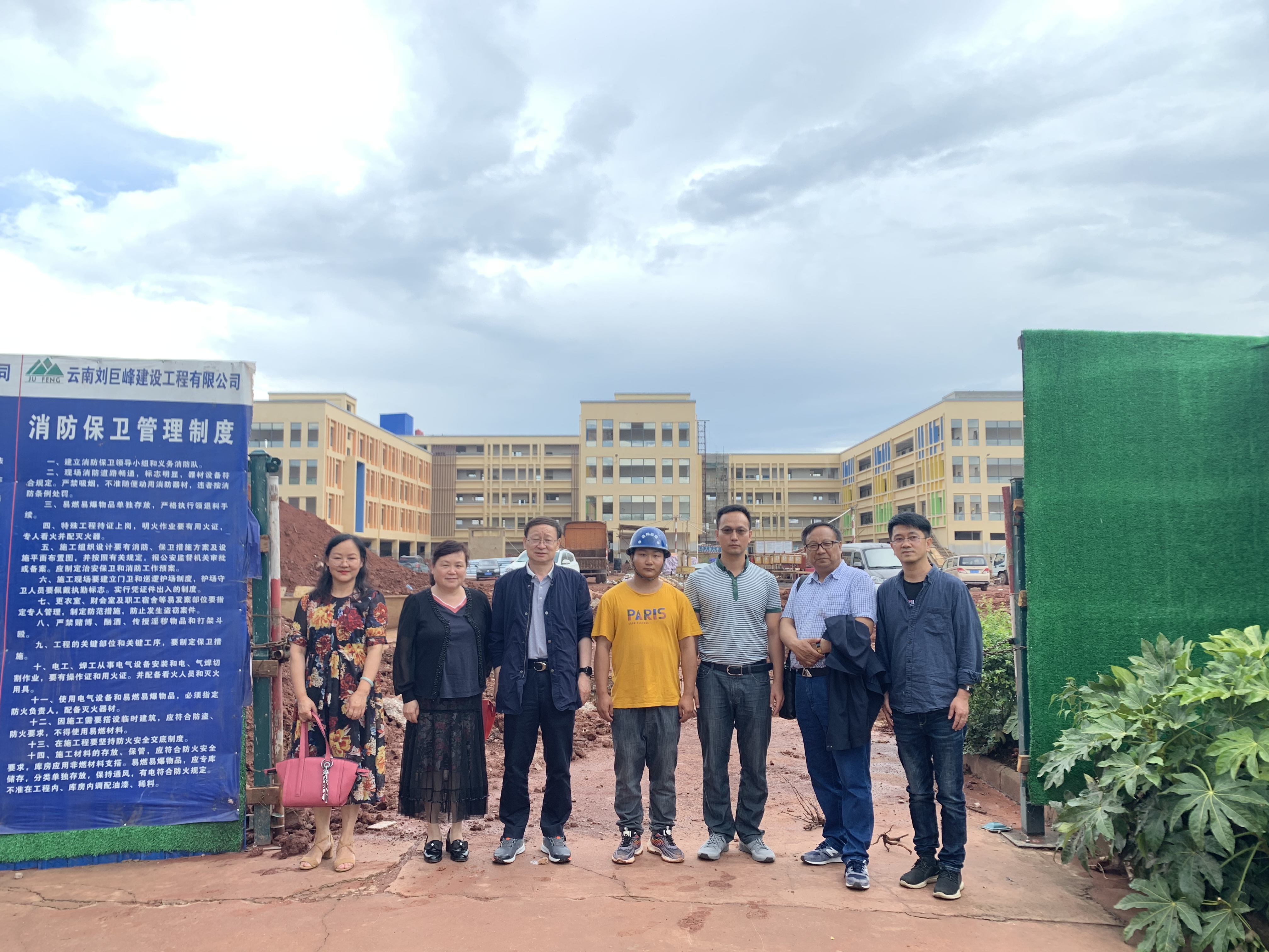 昆明冶金高等?？茖W(xué)校領(lǐng)導(dǎo)蒞臨我公司慰問各級校友