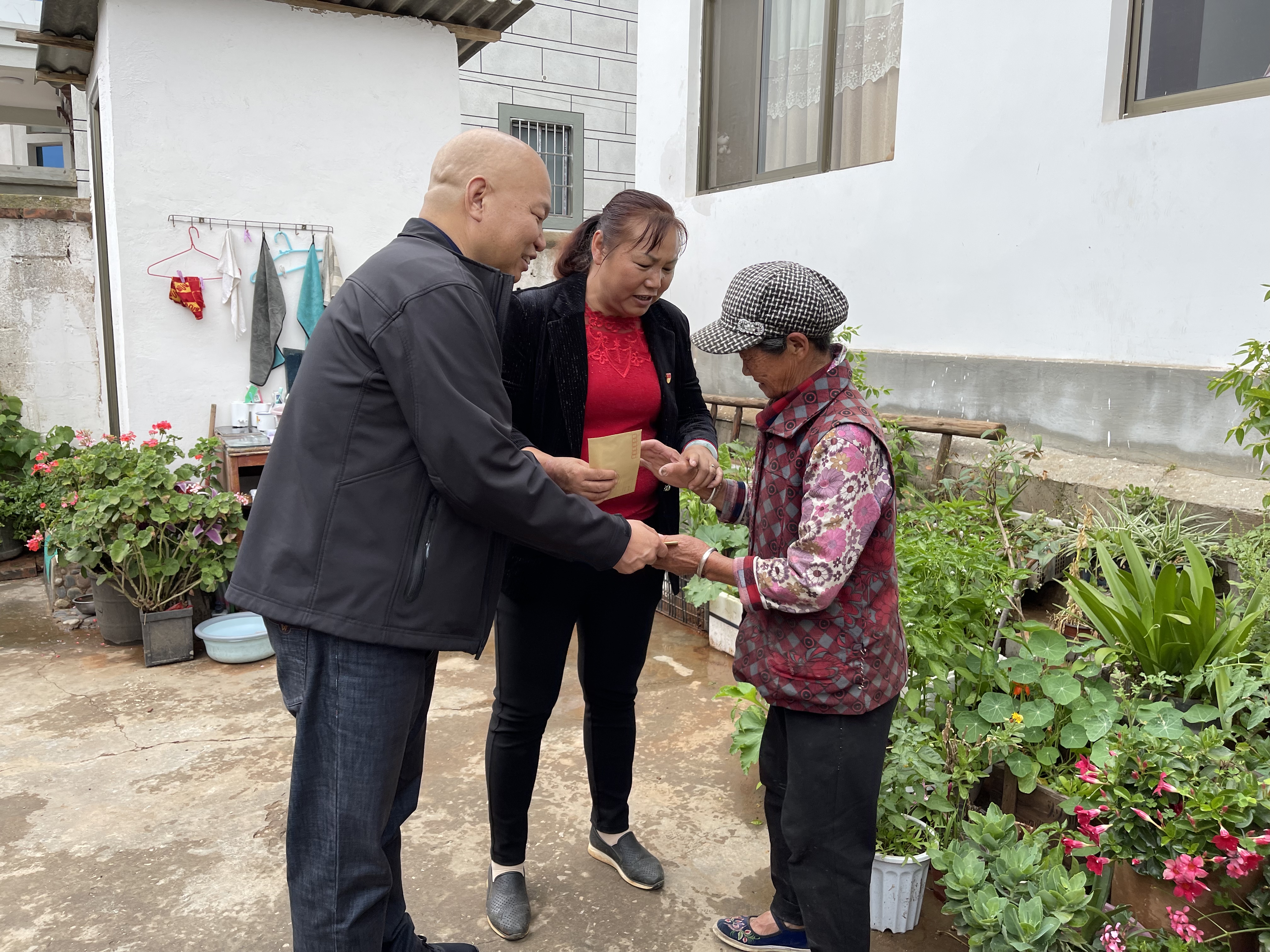 情系貧困殘疾人，走訪慰問送溫暖