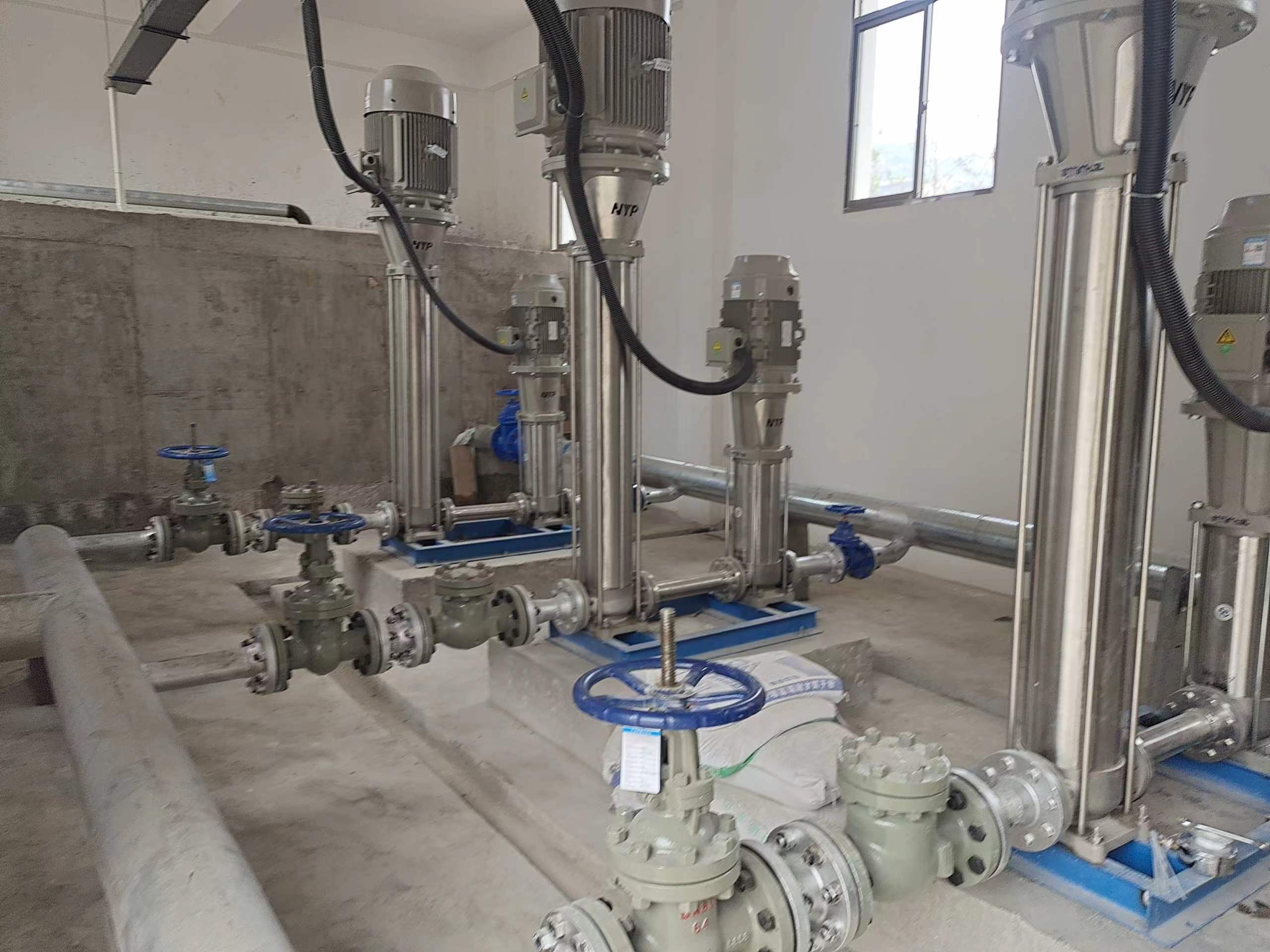 東川區(qū)阿旺鎮(zhèn)新碧嘎村農(nóng)業(yè)產(chǎn)業(yè)光伏配水項目竣工在即