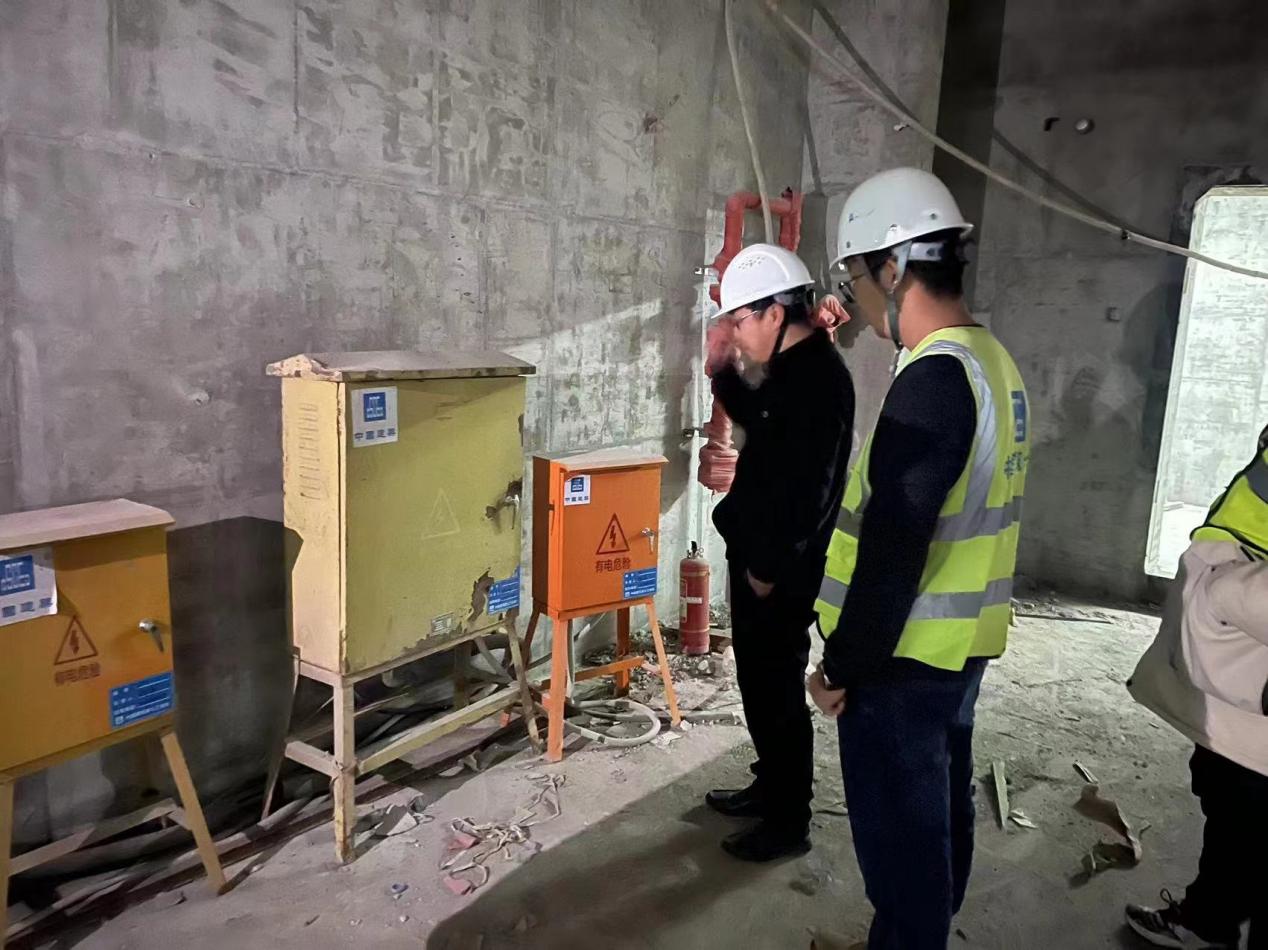 安寧市官廂街更新改造工程項(xiàng)目開(kāi)展2024年春節(jié)復(fù)工復(fù)產(chǎn)安全檢查