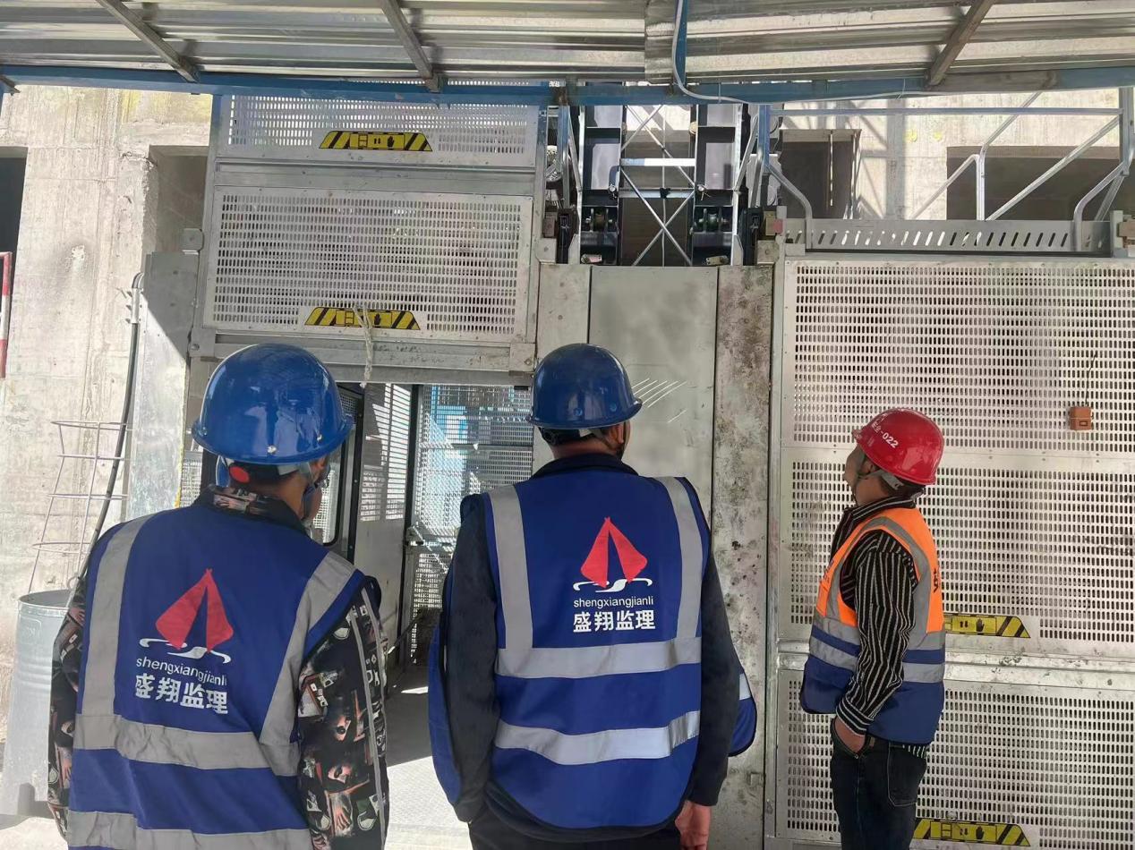 安寧市官廂街更新改造工程項(xiàng)目開(kāi)展2024年春節(jié)復(fù)工復(fù)產(chǎn)安全檢查