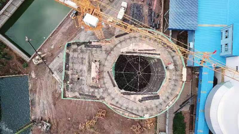 云南祥豐石化有限公司年產(chǎn)30萬噸新型高塔混肥項(xiàng)目復(fù)合肥高塔造粒塔封頂